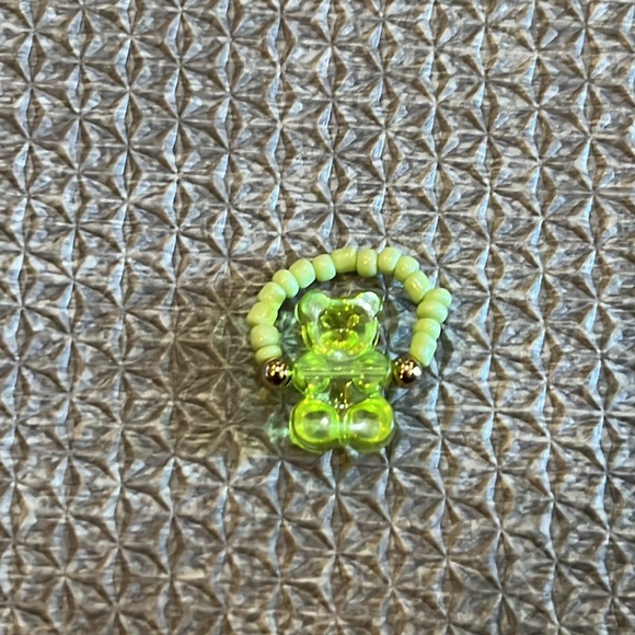 Green Gummy Bear Beaded Ring NEW - Picture 3 of 5